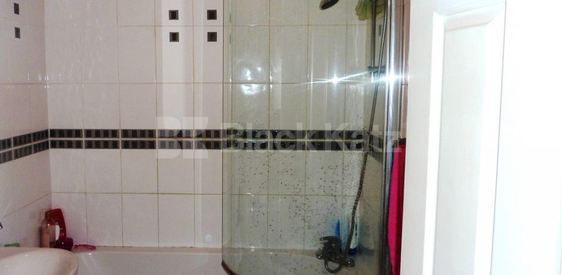 			NEW INSTRUCTION, 4 Bedroom, 1 bath, 1 reception Flat			 Nottingham Place, BAKER STREET-MARYLEBONE